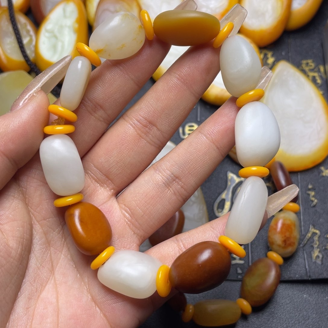 和田玉挂件未镶嵌人*