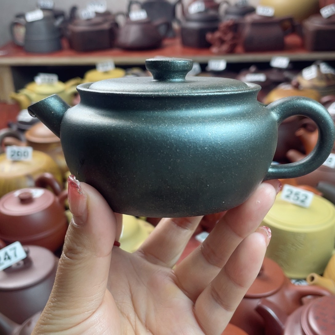 宜兴紫砂壶微瑕疵