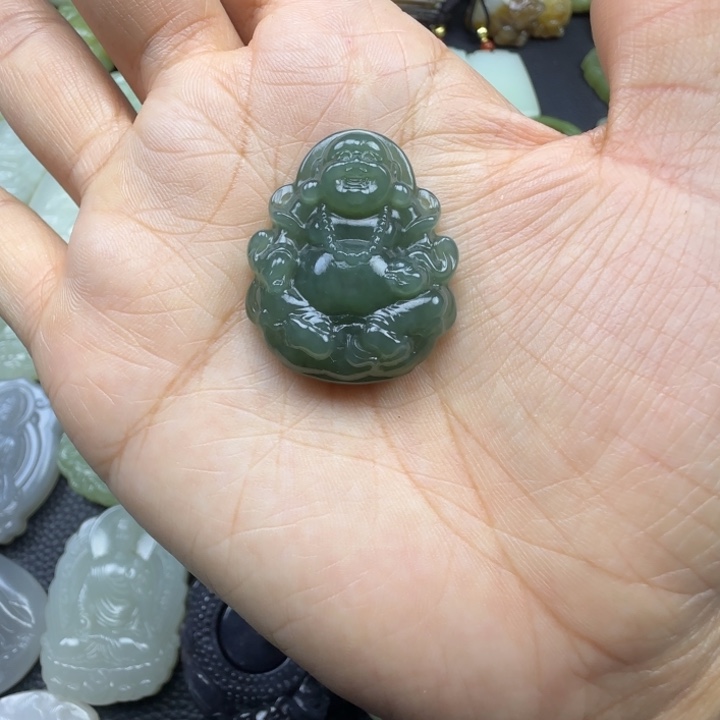 瑞***年和田玉未镶嵌颈饰