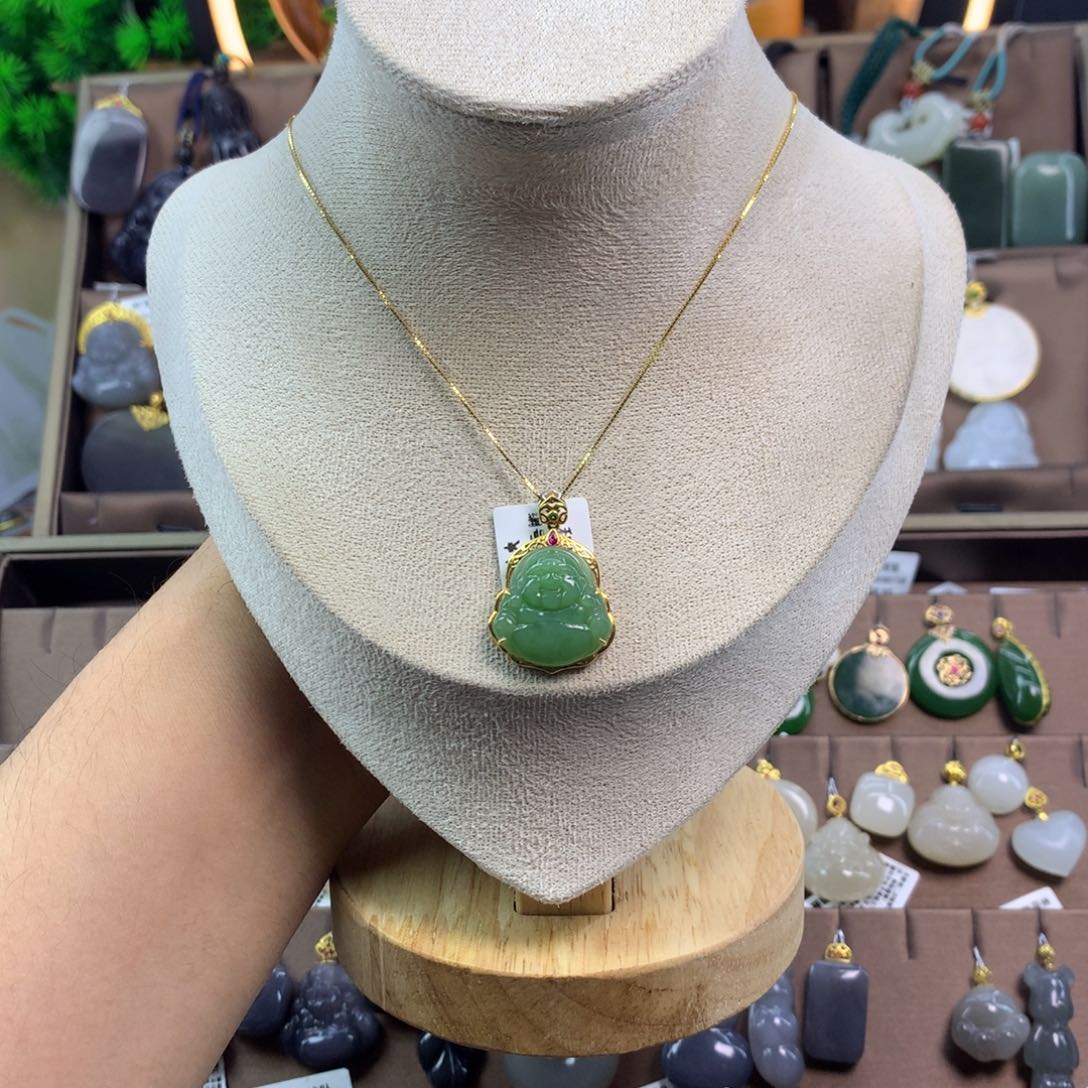 和田玉吊坠18K金镶嵌