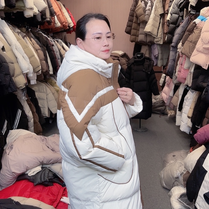 艾雨衣尚羽绒外套