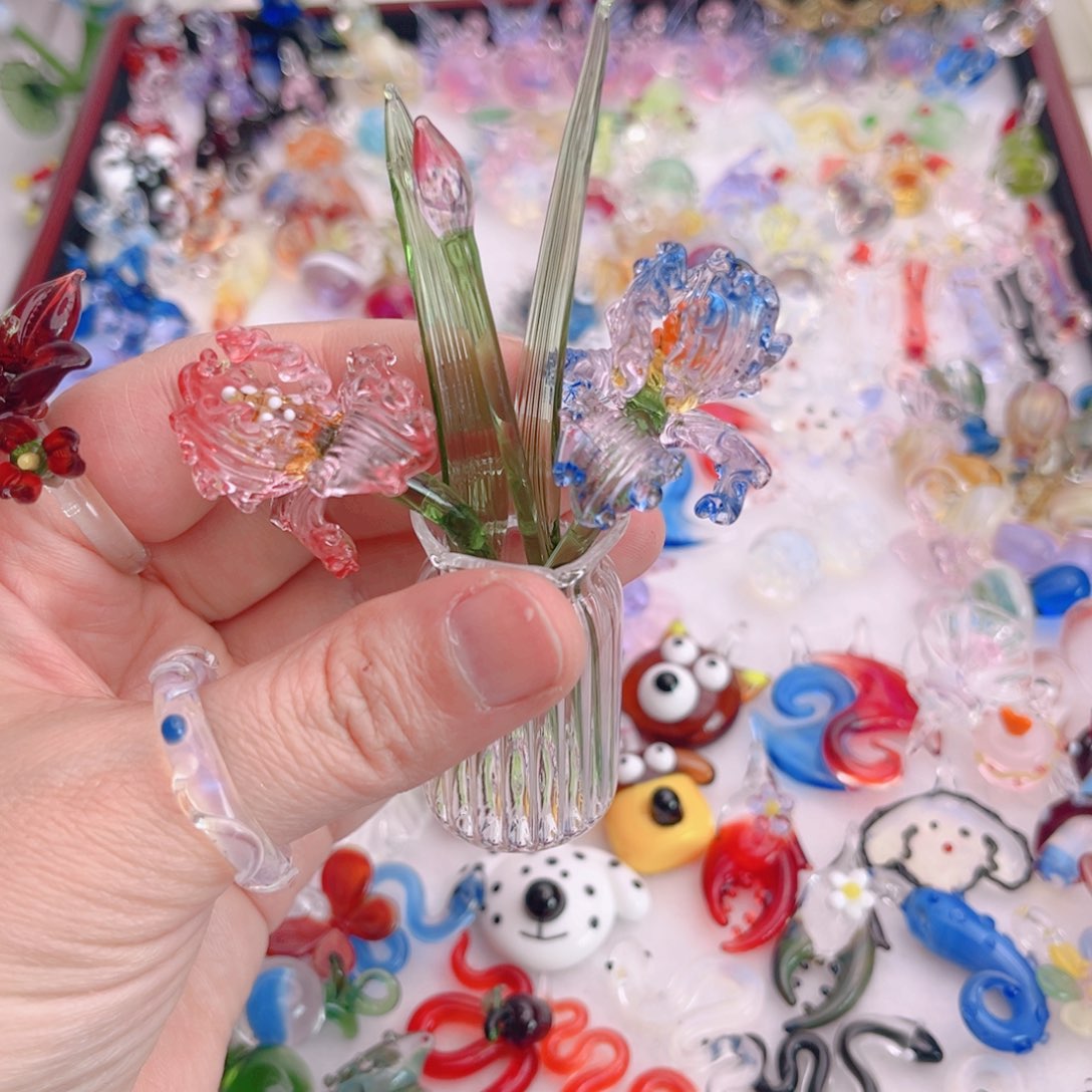 琉璃颈饰鸢尾花瓶