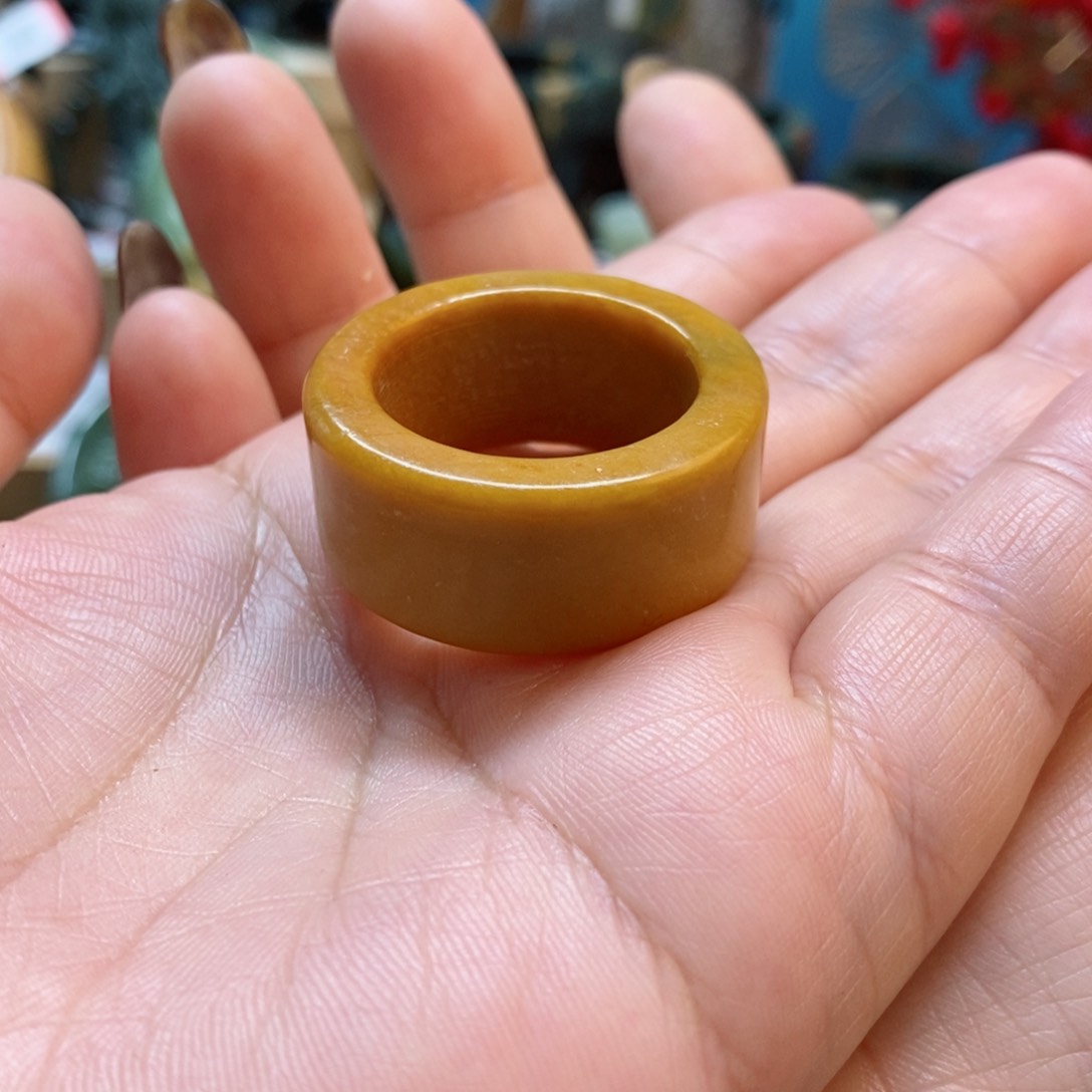 蛇纹石玉扳指未镶嵌