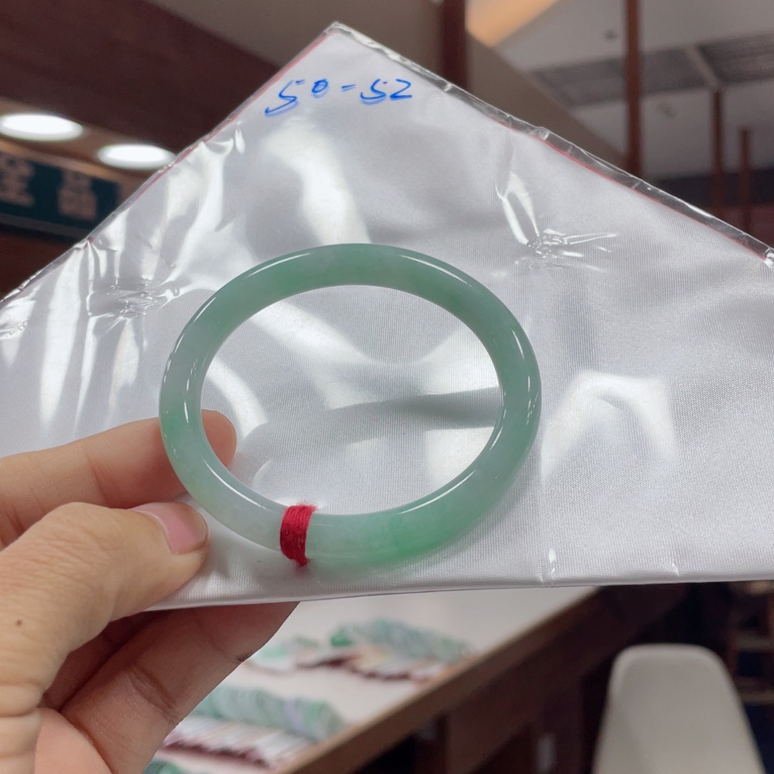 翡翠手镯未镶嵌买断有包容