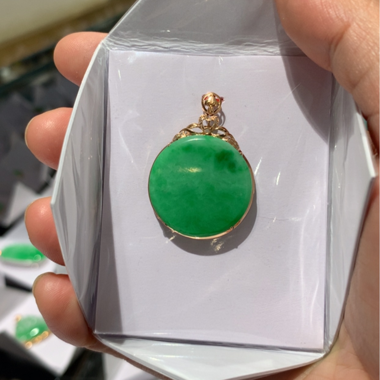 【闪购商品】翡翠颈饰18K金镶嵌翡翠首饰