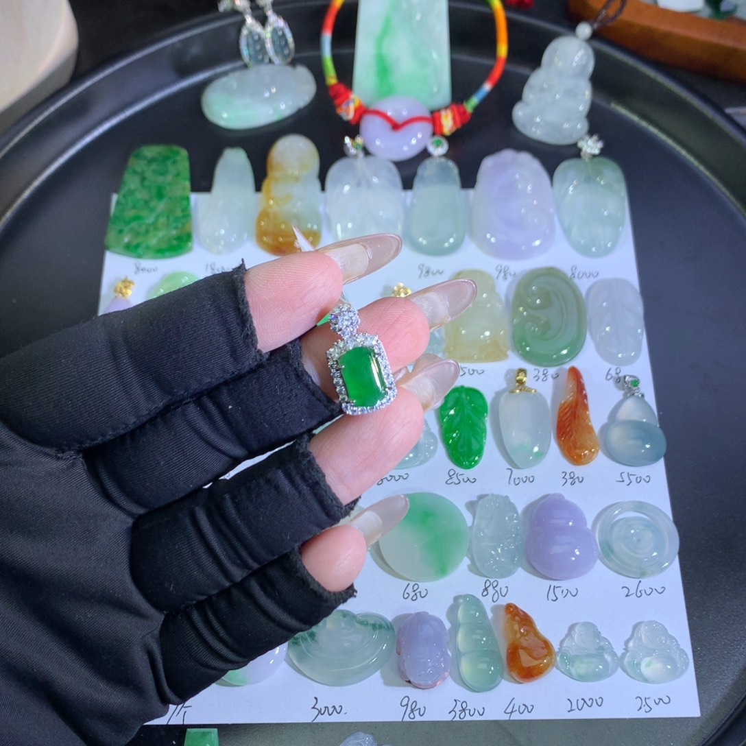 翡翠足银镶嵌吊坠(不含链)绿马鞍