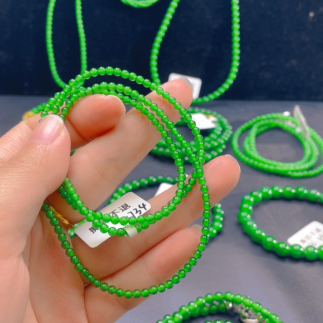 翡翠未镶嵌颈饰    卡3