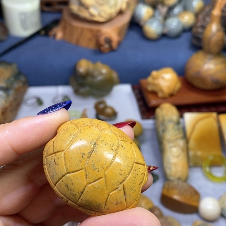 岫岩河磨玉（透闪石质玉）富甲未镶嵌