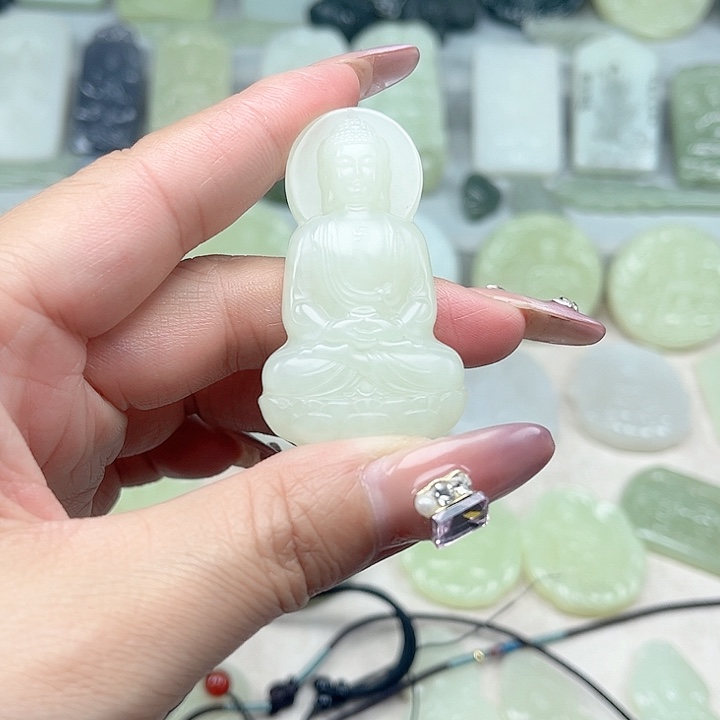 阳***呐和田玉未镶嵌颈饰