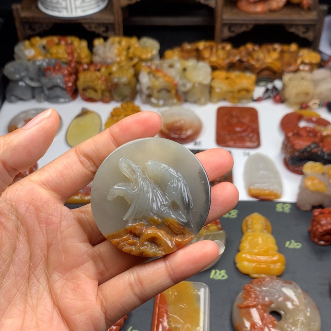 石英质玉（黄龙玉）挂件未镶嵌