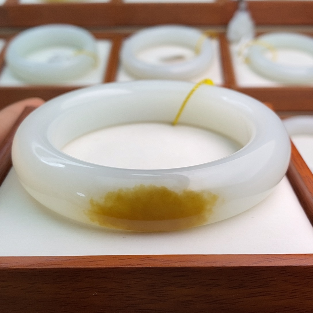 和田玉（糖玉）未镶嵌手镯