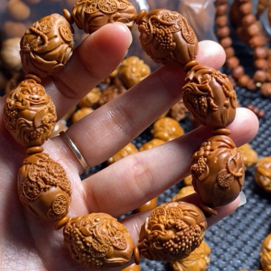 橄榄核吊坠金蟾手串