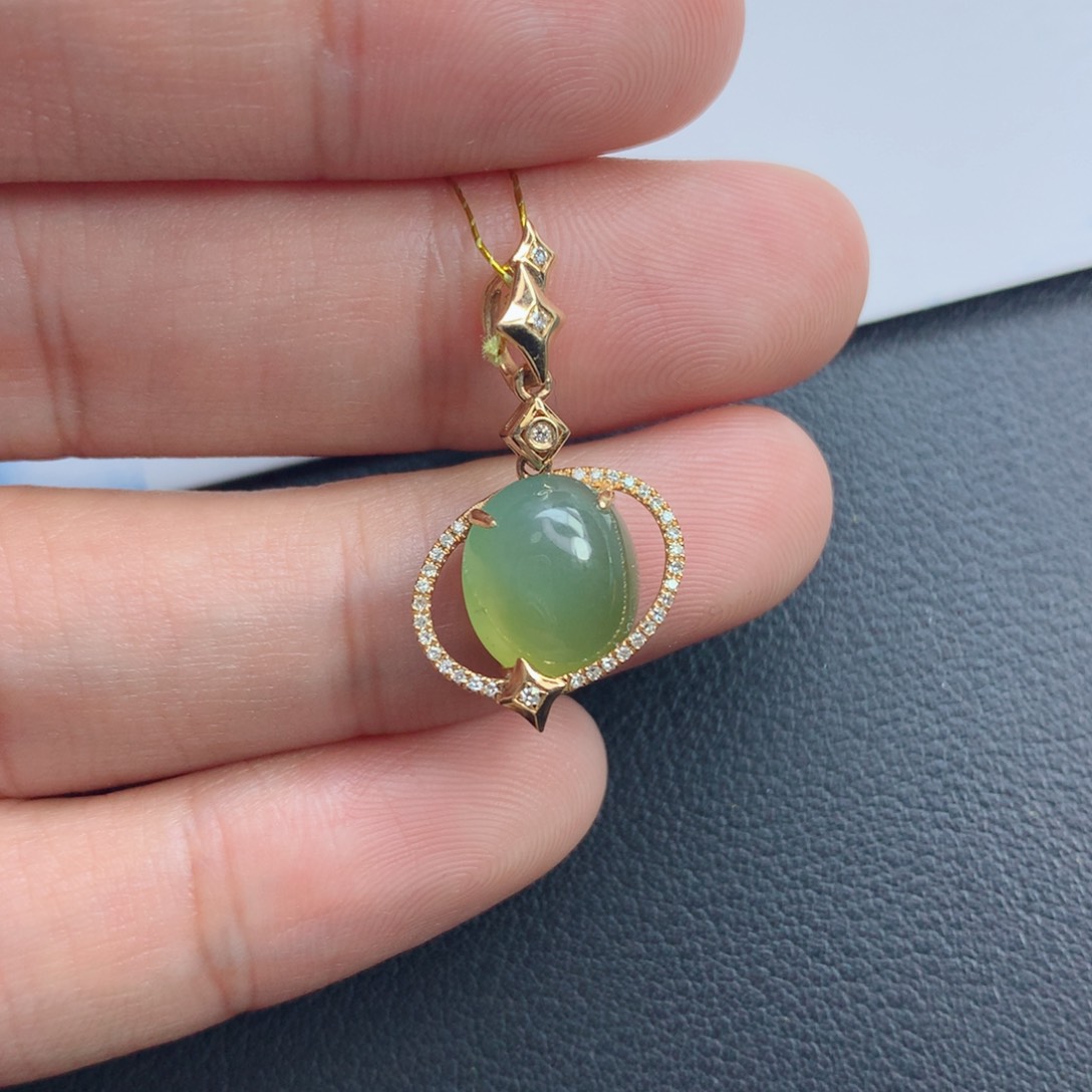 翡翠颈饰未镶嵌蛋面