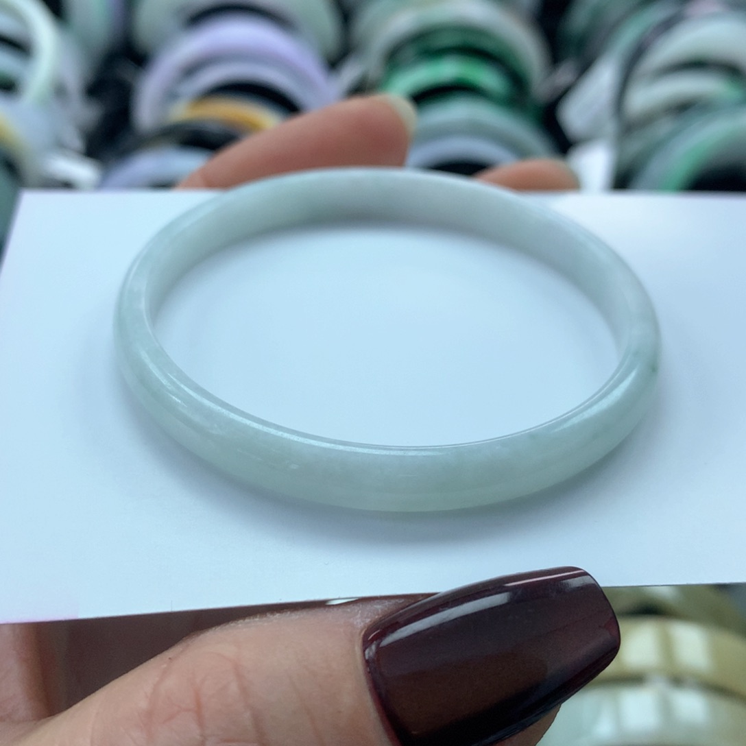 翡翠手镯未镶嵌叮当