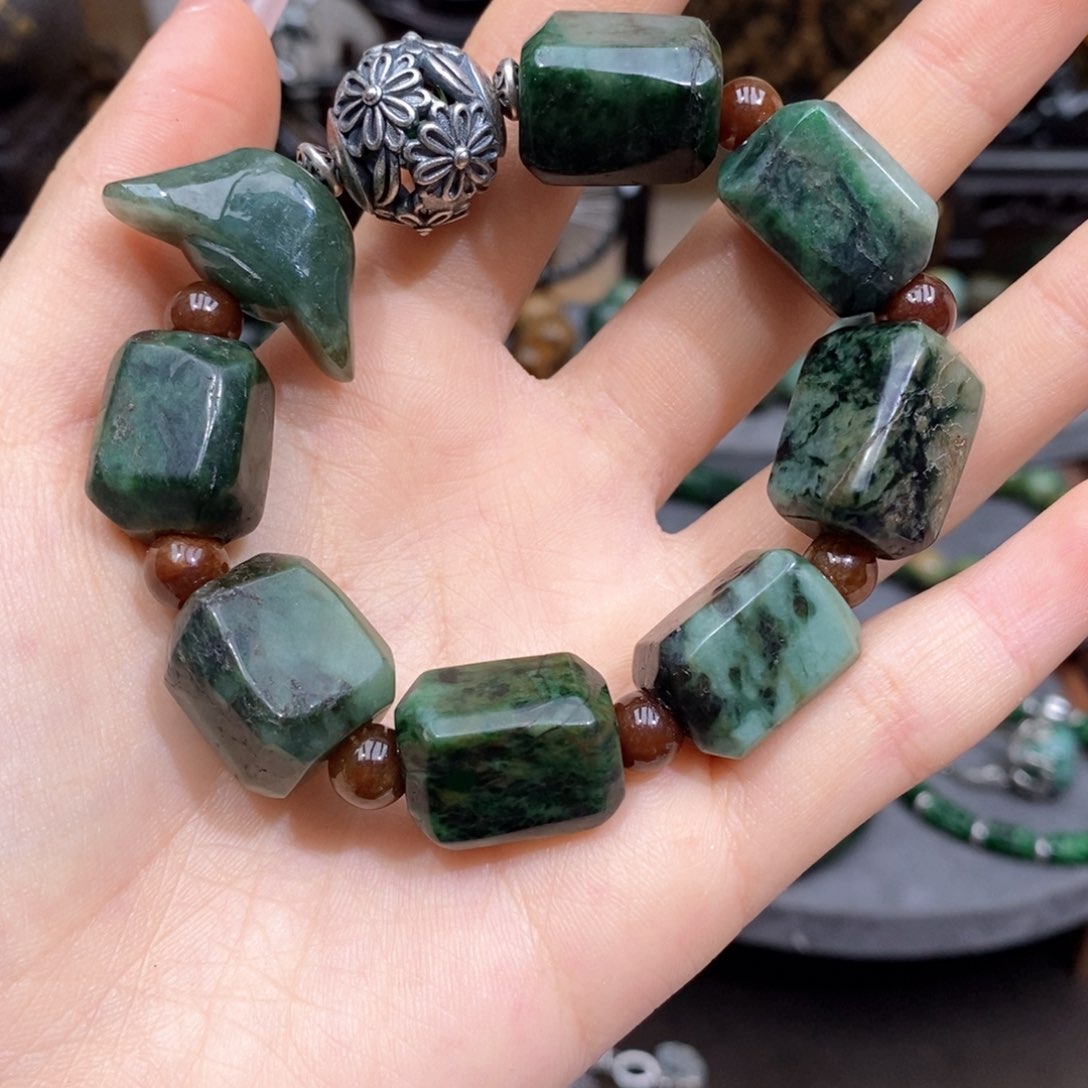 翡翠手链未镶嵌漂亮美眉