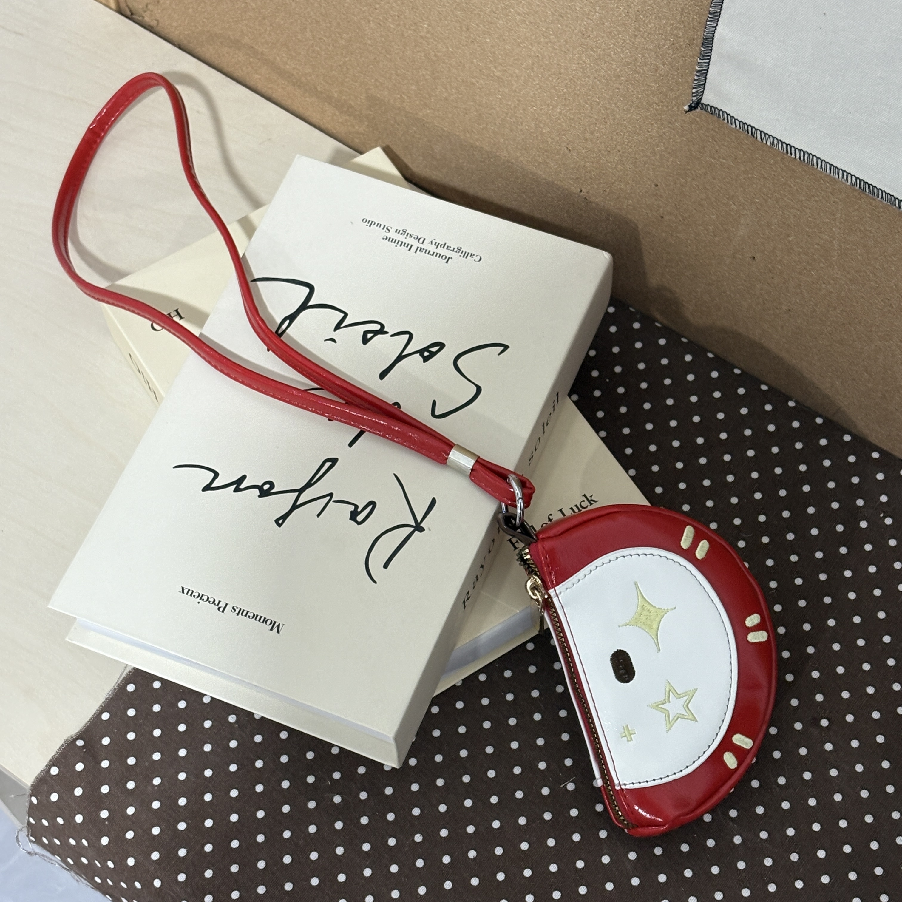 JuanJuan自制 【圣诞平安果】ins刺绣可爱风挂脖包E060