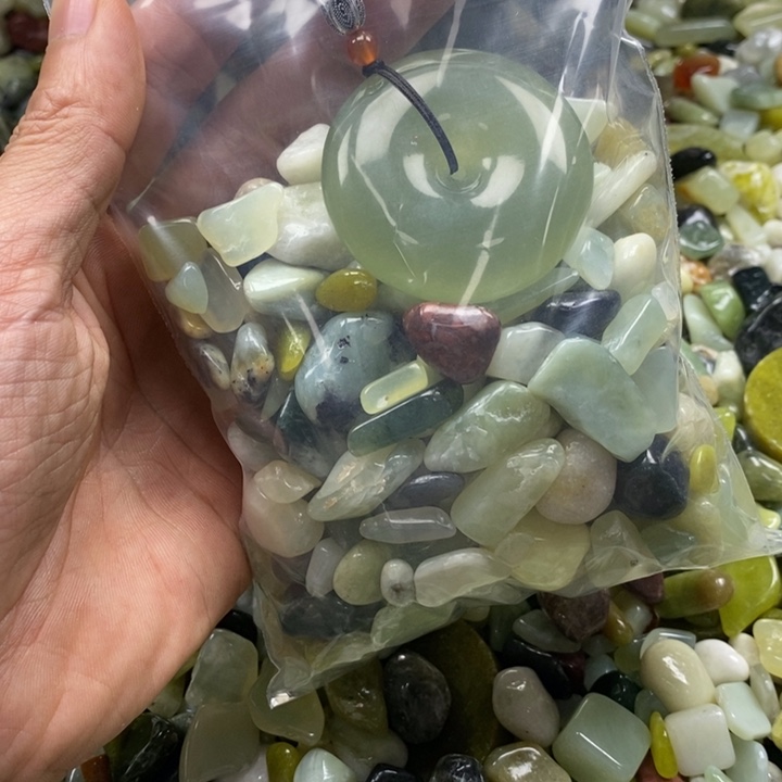 蛇纹石玉鱼缸石未镶嵌