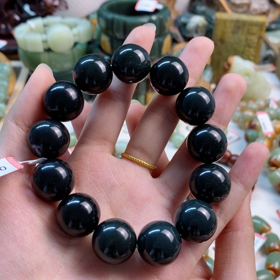 透闪石质玉手串未镶嵌