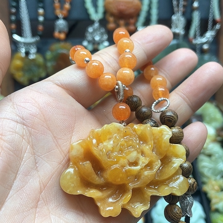 未镶嵌蛇纹石玉颈饰