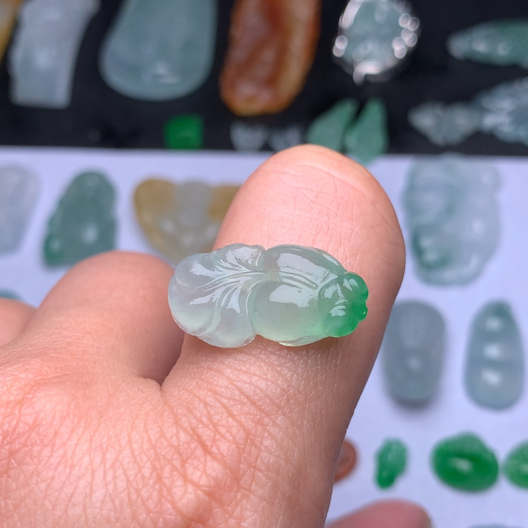 定制翡翠未镶嵌鱼