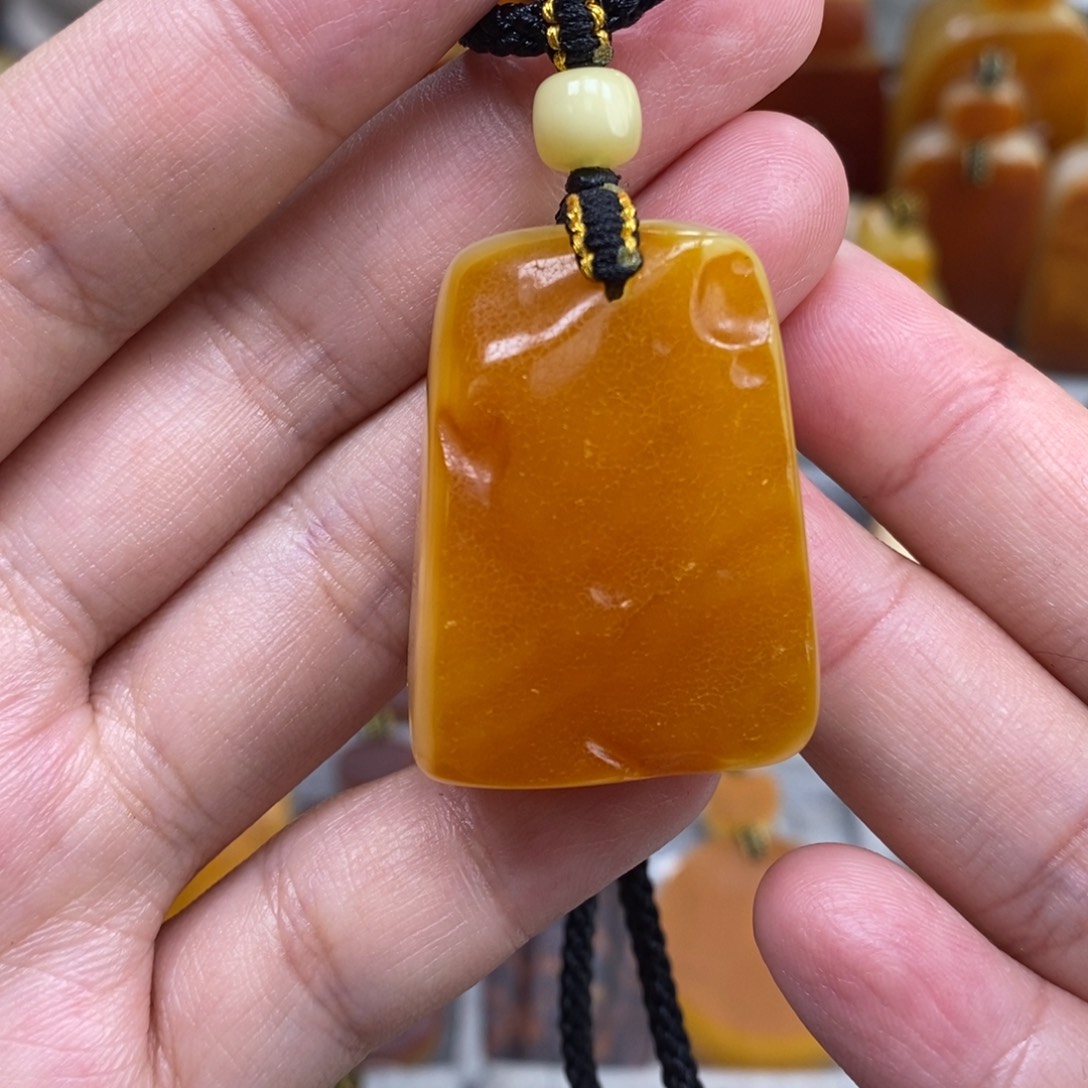 蜜蜡未镶嵌珠宝奇石