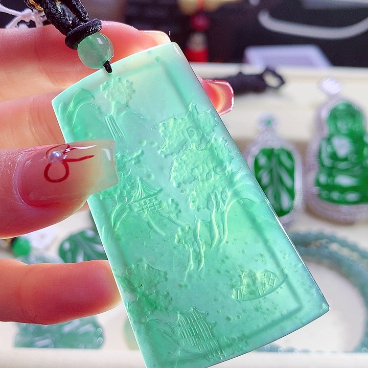 翡翠颈饰未镶嵌天然