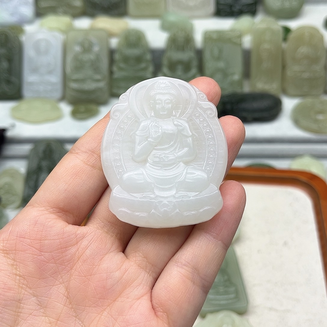 和田玉颈饰未镶嵌盖**王