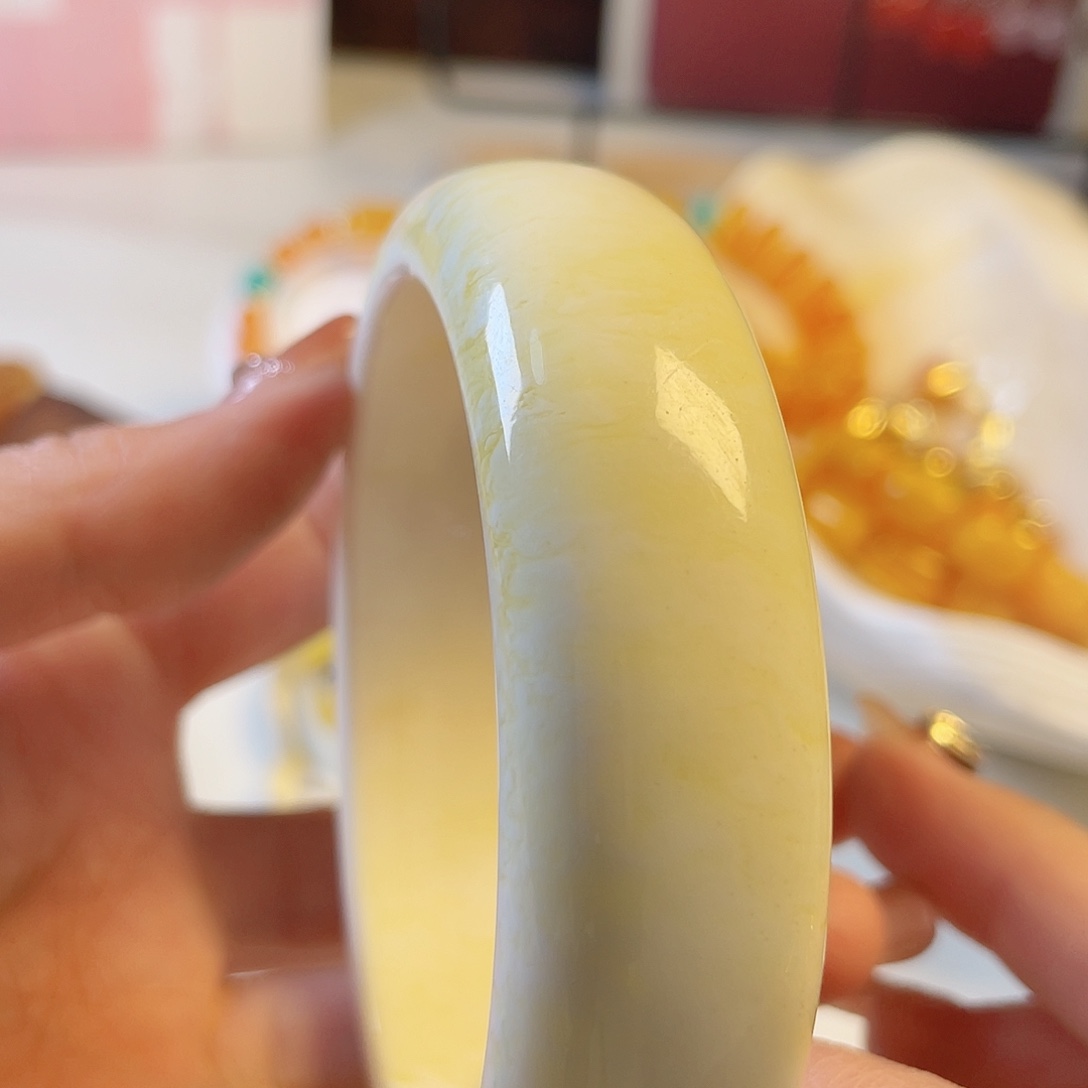 蜜蜡手镯未镶嵌66.5圈口手镯