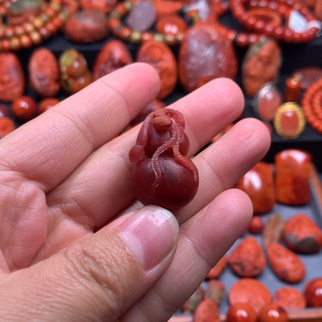 南红玛瑙吊坠未镶嵌要*光