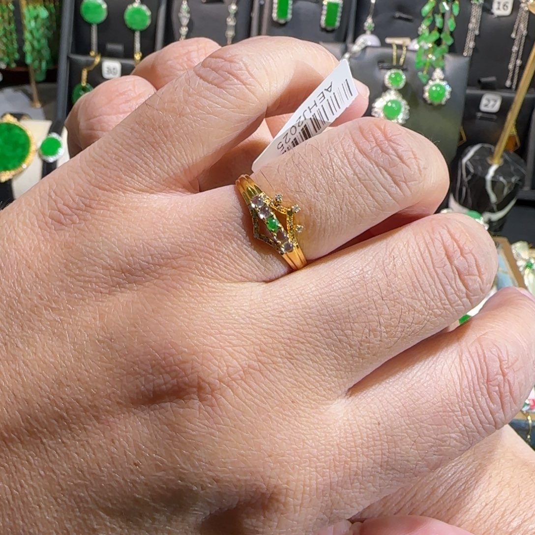 翡翠18K金镶嵌颈饰戒指