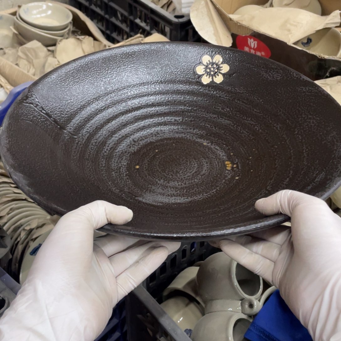 盘恍****u瓷器微瑕不退不换