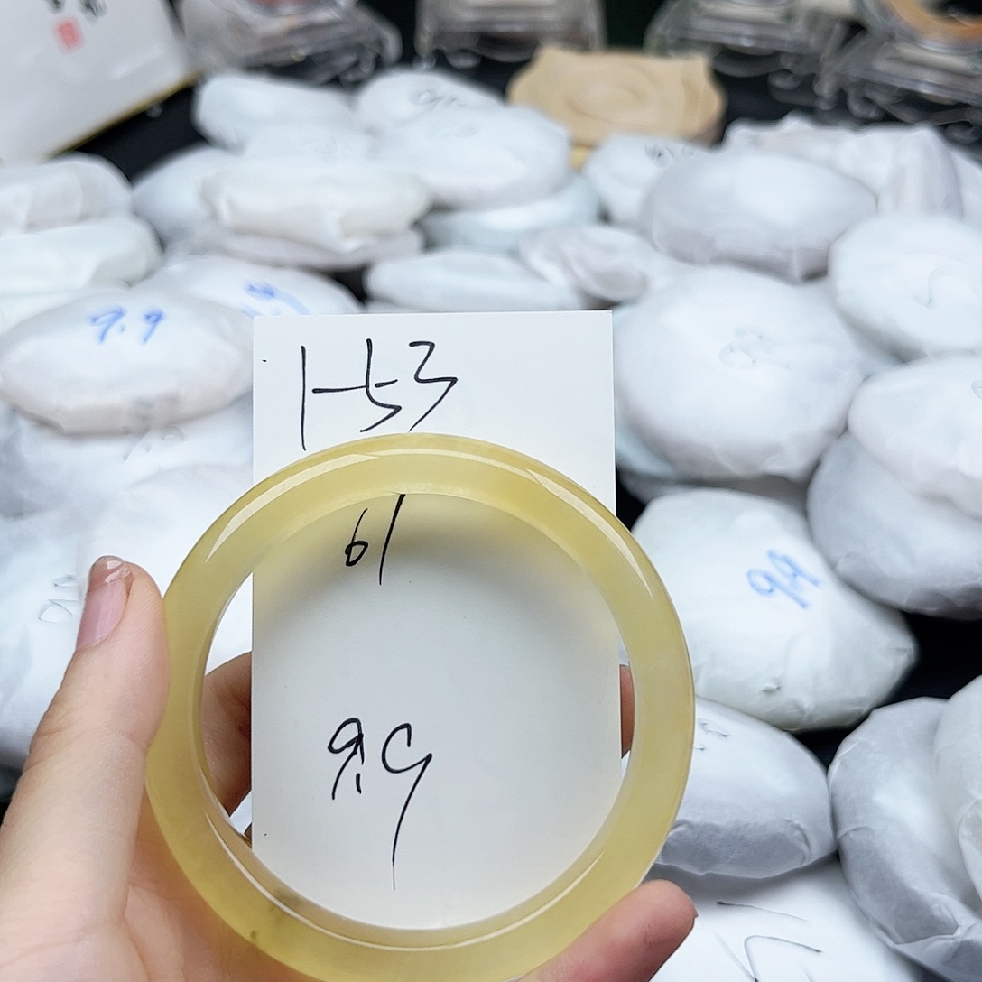 未镶嵌手镯石英质玉1.53