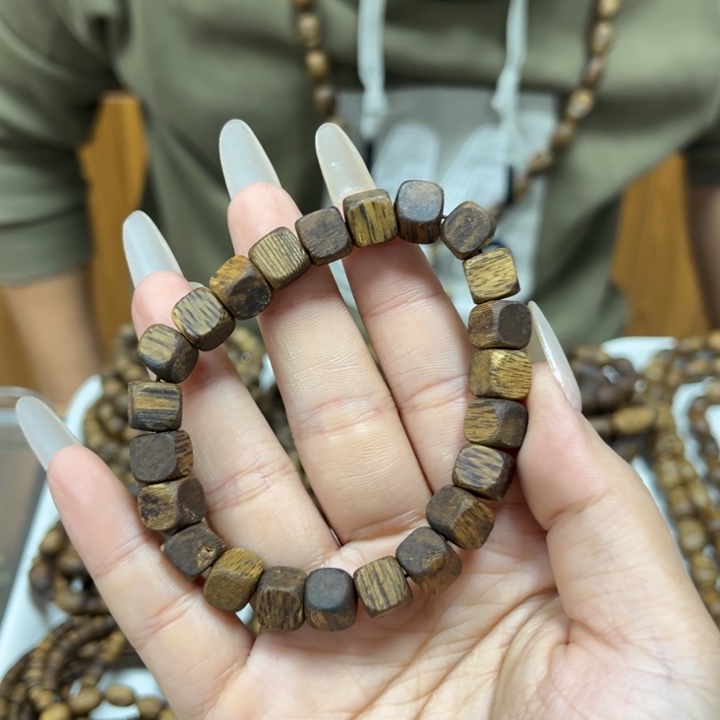 沉香手串0.8方珠单圈多样性发1