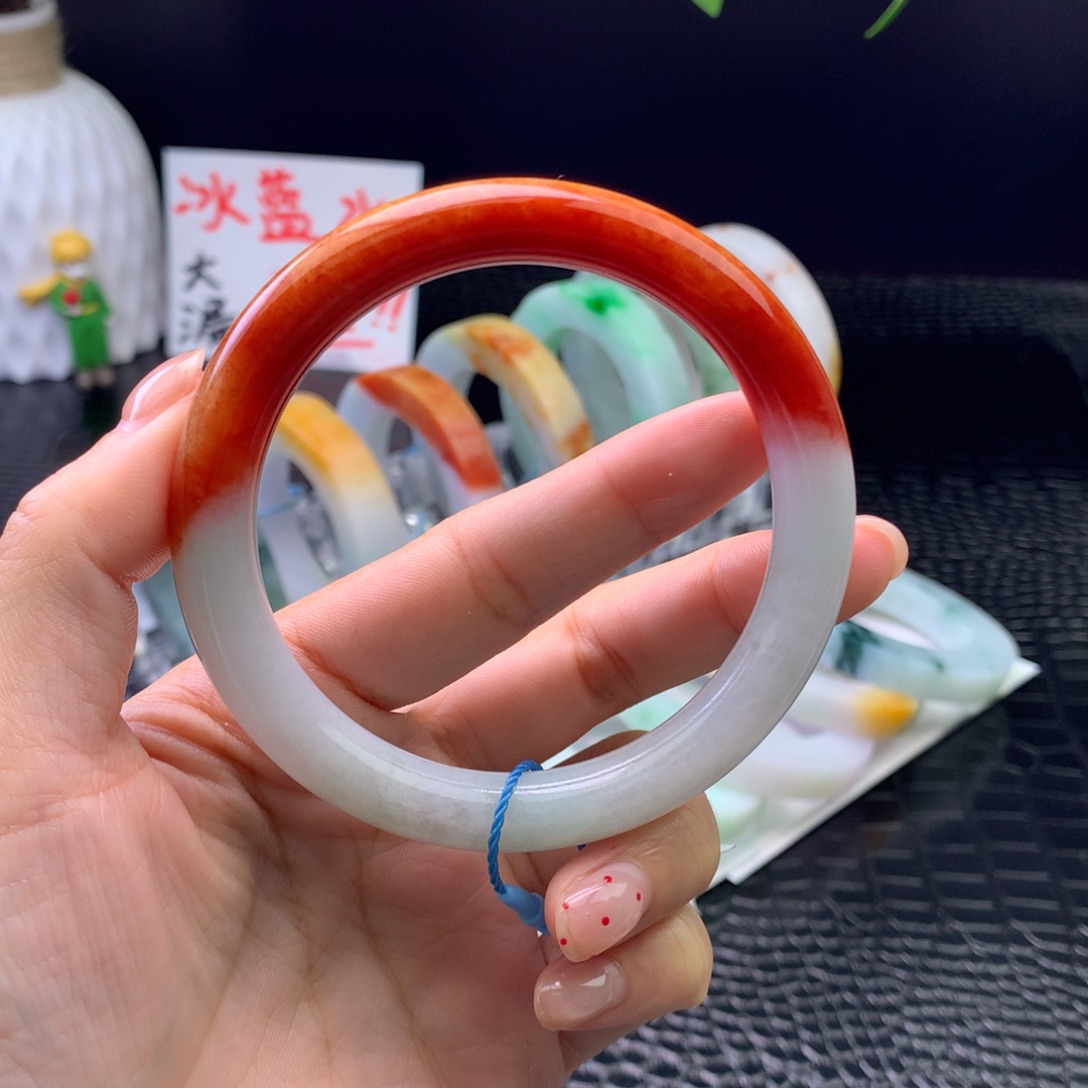 蒂***石定制翡翠未镶嵌手镯