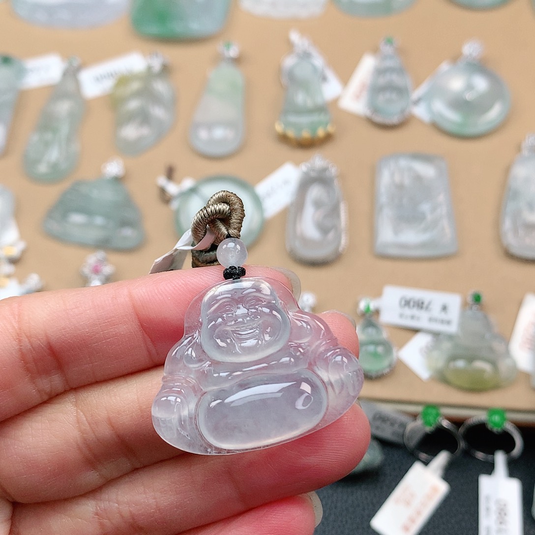 翡翠颈饰未镶嵌佛公