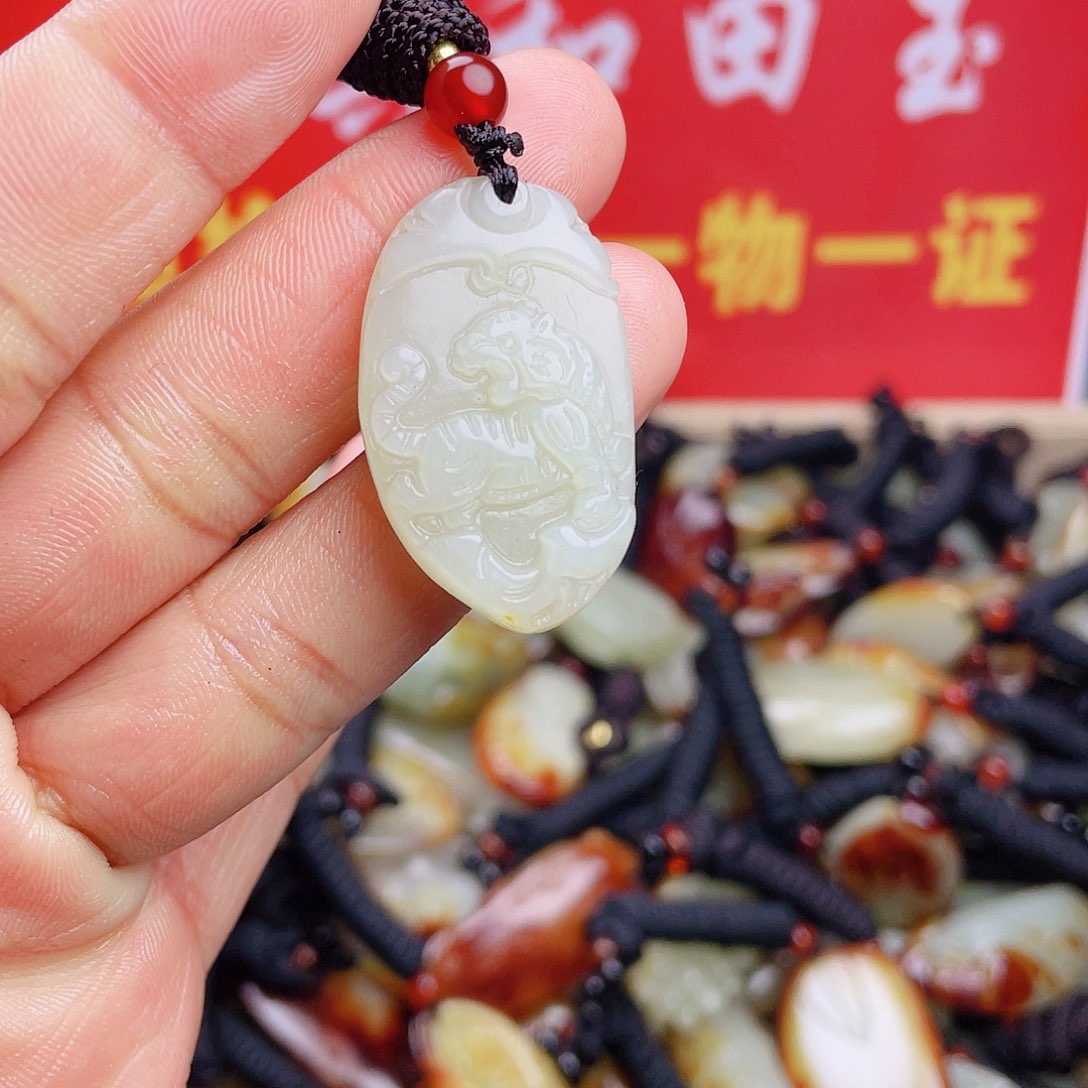 和田玉颈饰未镶嵌