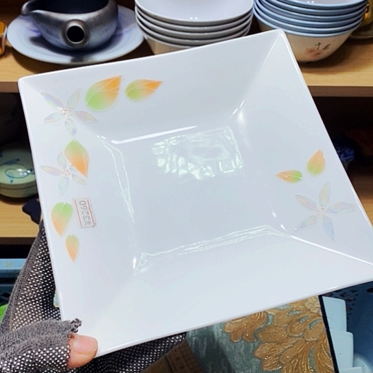 瓷片鑫年快乐。万事如意