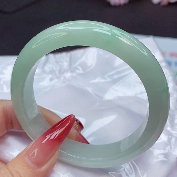 翡翠手镯未镶嵌58圈