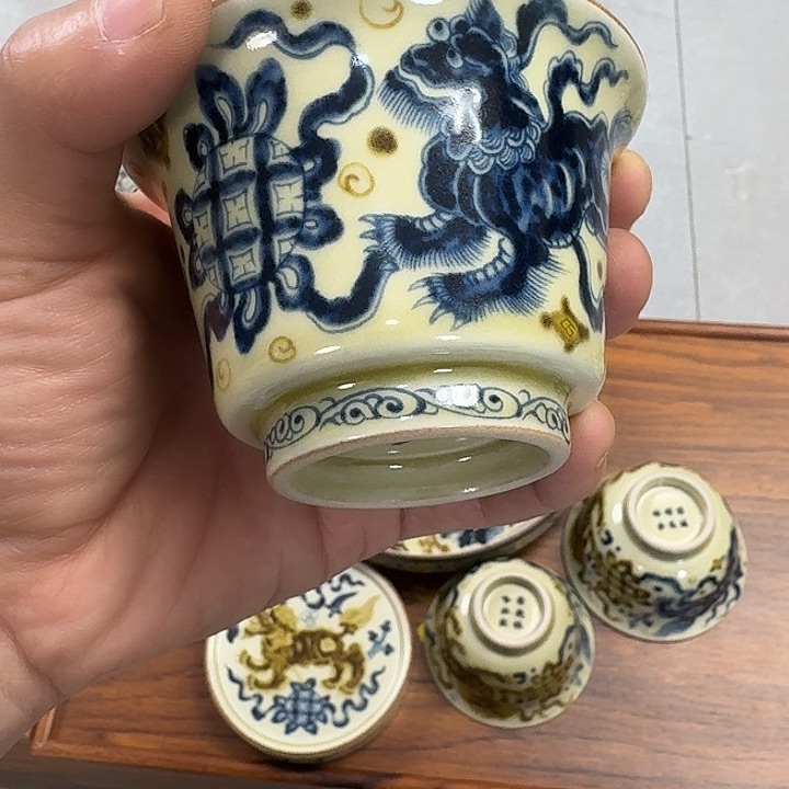 瓷片釉里金狮子两才盖碗