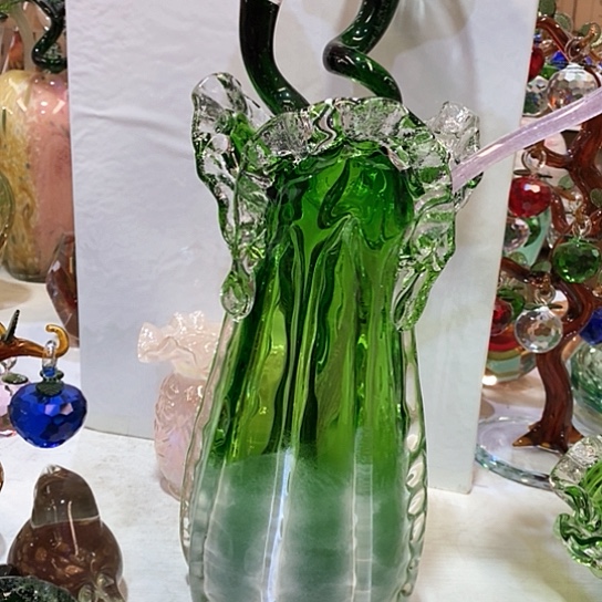 琉璃花瓶高45厘米宽9厘米