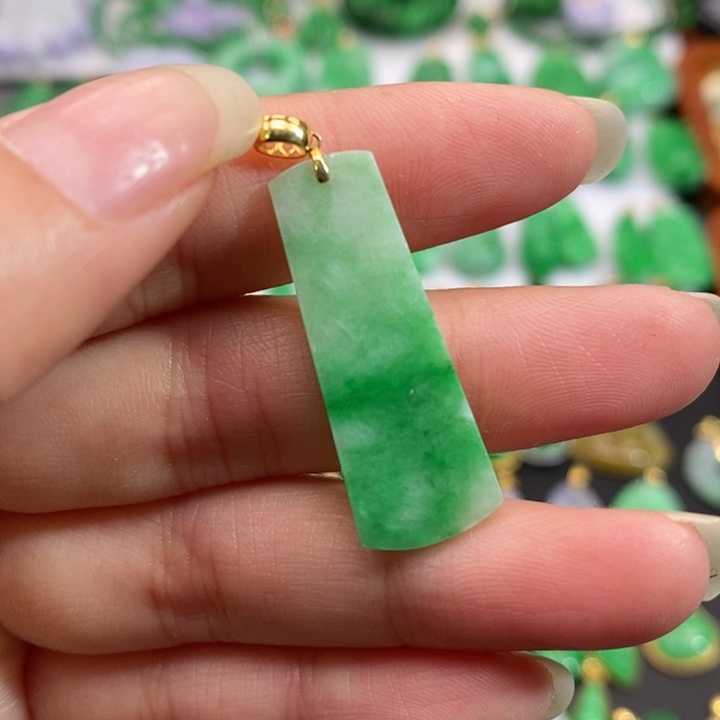 颈饰未镶嵌翡翠吊坠