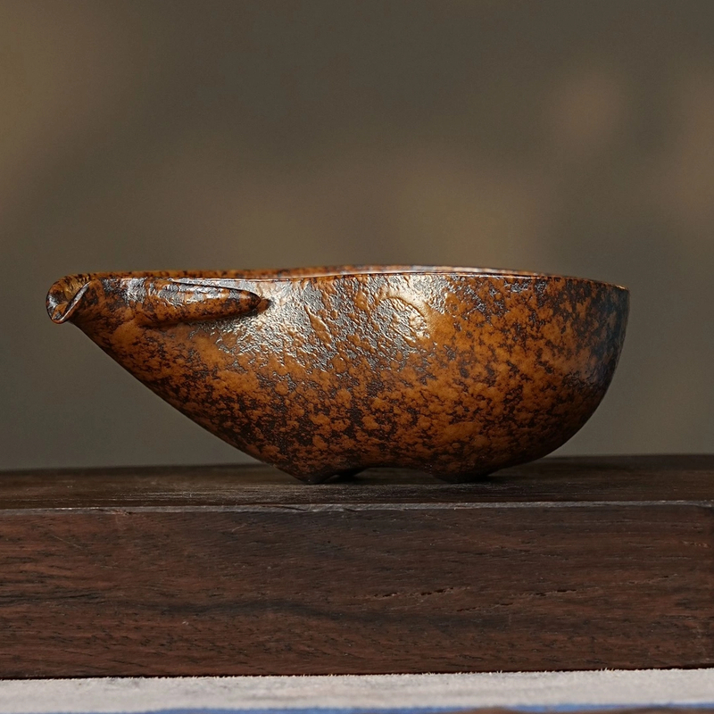 【2778扭转乾坤杯】宜兴原矿紫砂柴烧牛转乾坤公道杯