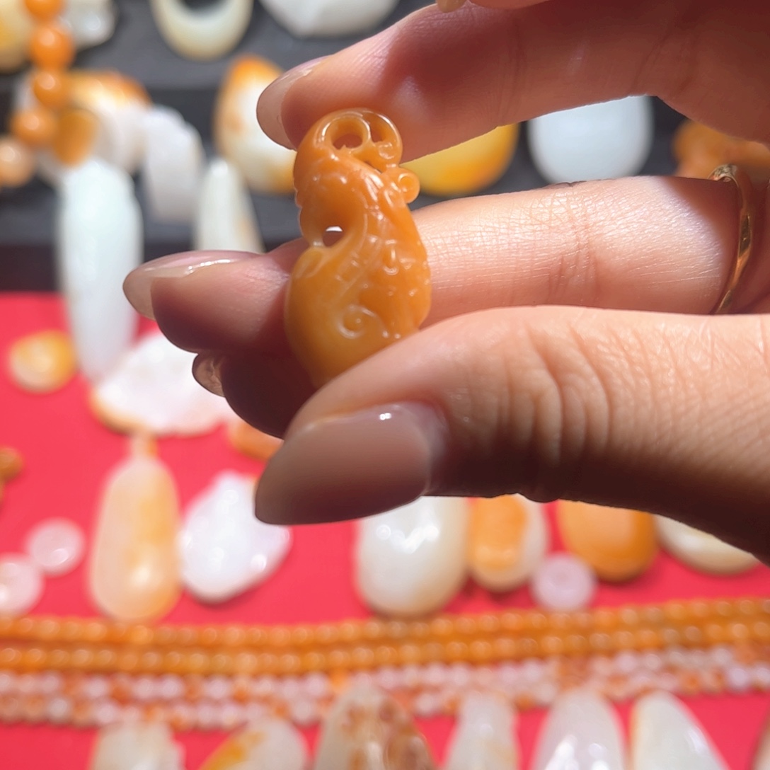 颈饰未镶嵌和田玉