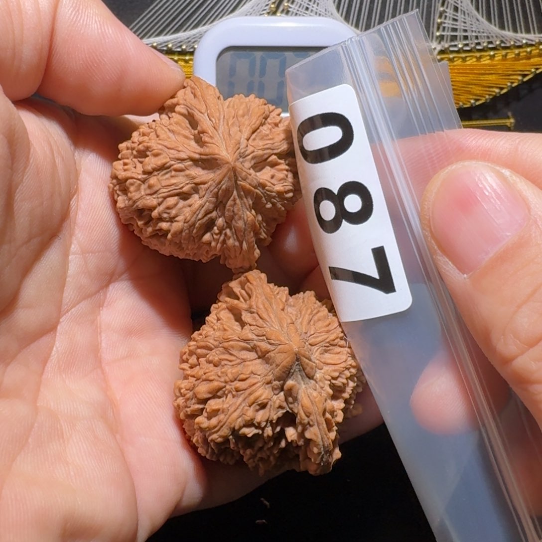 文玩核桃把件心****满天星