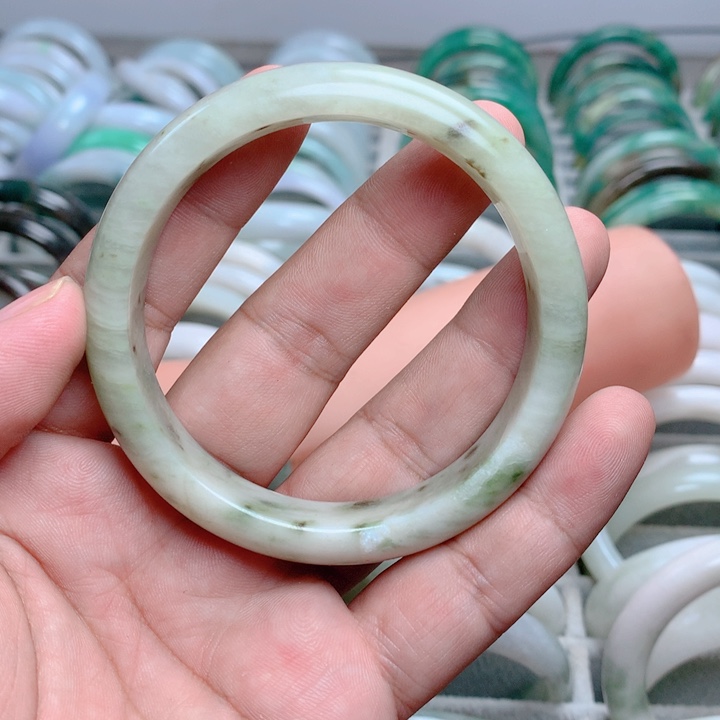 独山玉未镶嵌手镯