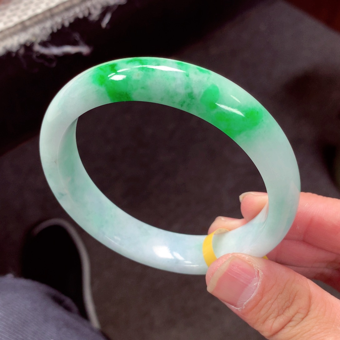 翡翠手镯未镶嵌缅甸