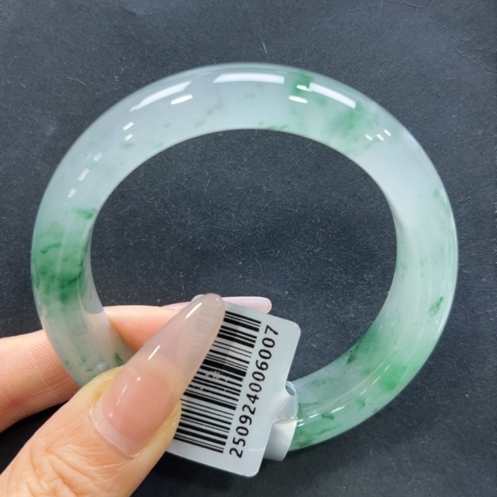 田***美未镶嵌手镯石英质玉