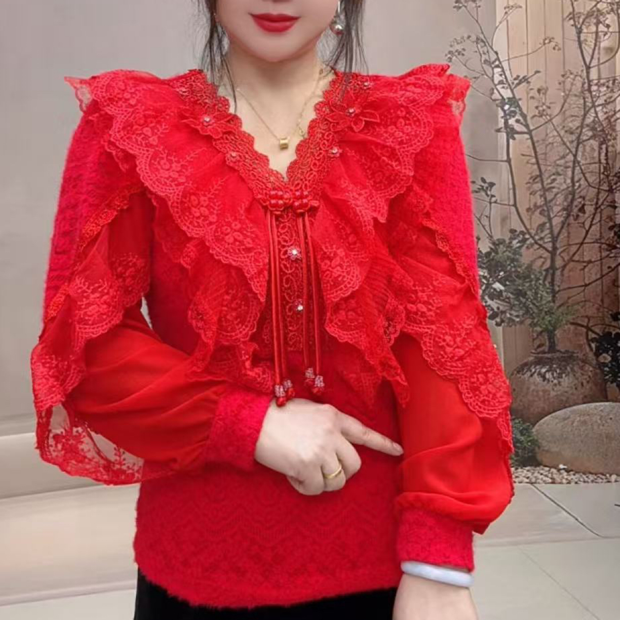 5779秋冬季蕾丝V领打底衫双层荷叶边亮钻设计感气质显瘦洋气女装