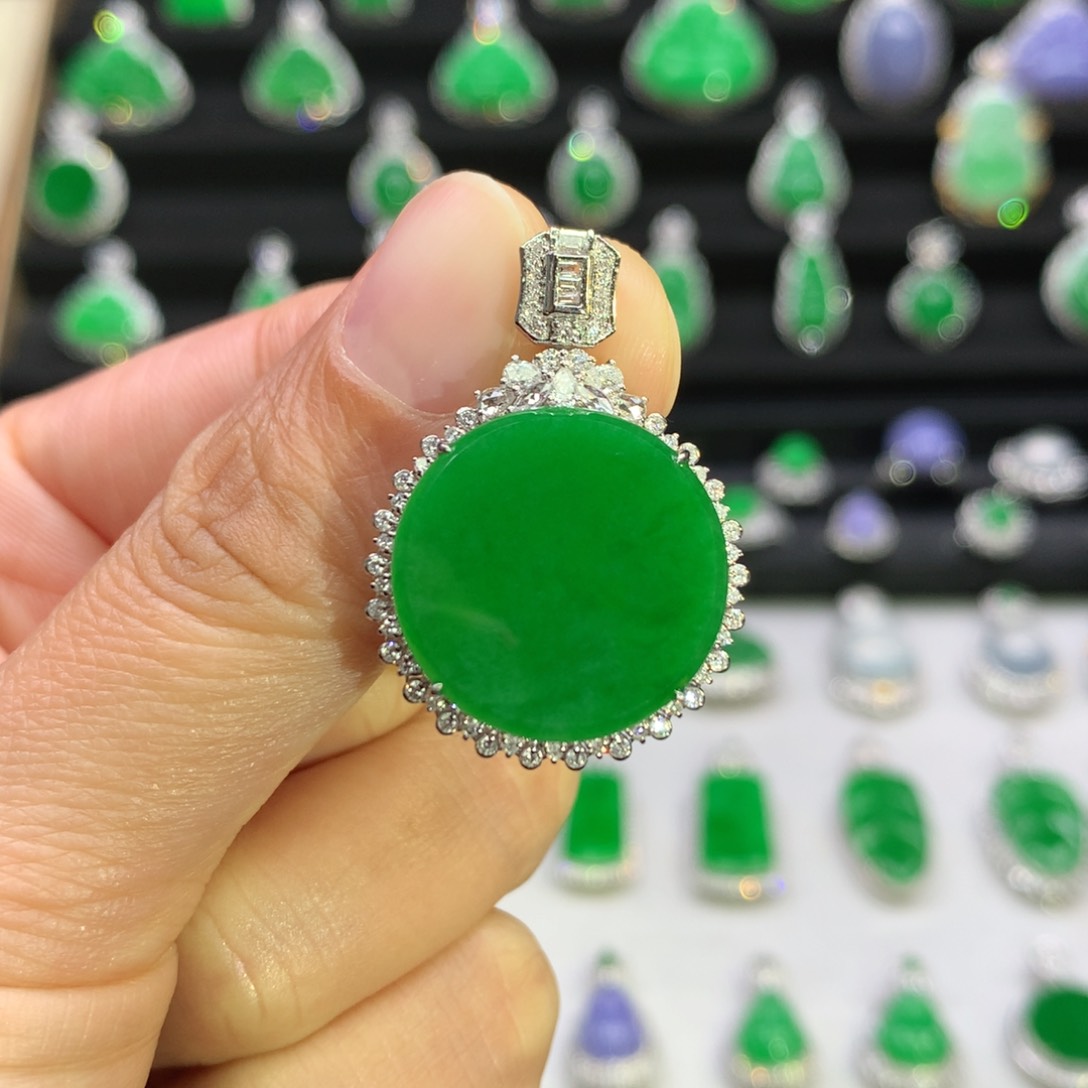 翡翠吊坠(不含链)18K金镶嵌