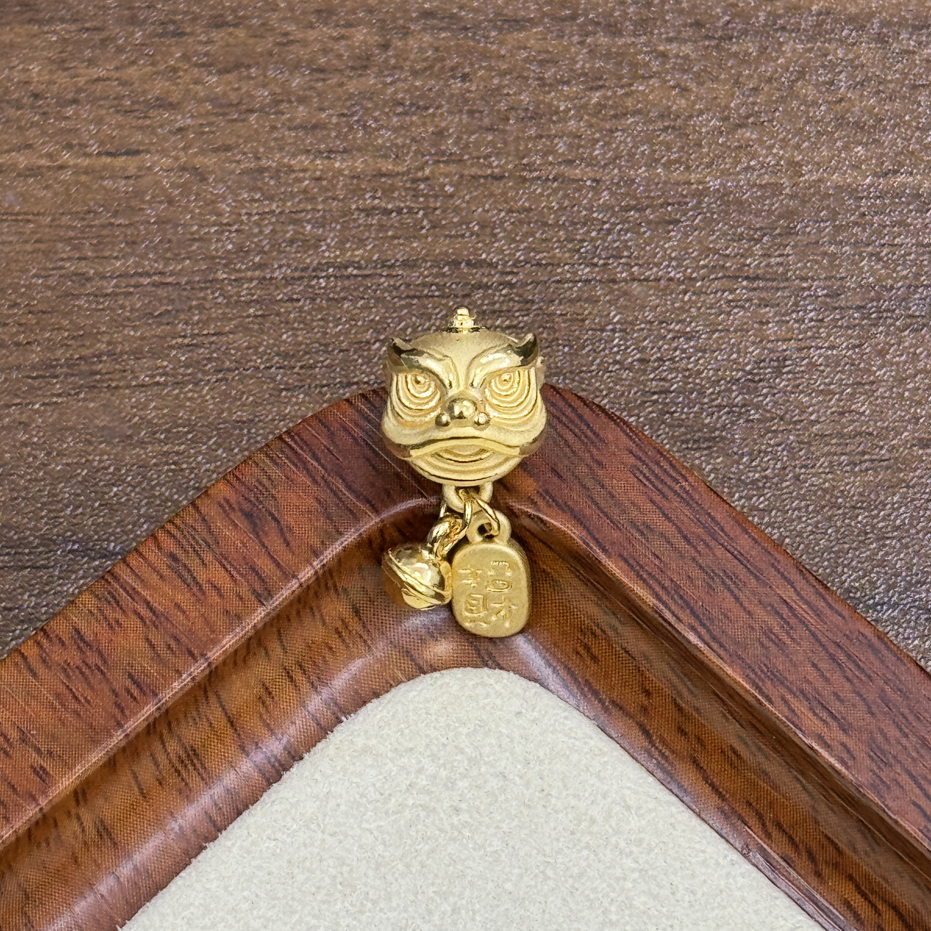 黄金足金999庇佑招财纳福铃铛醒狮DP2365-01430